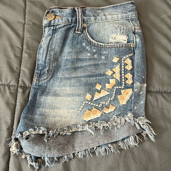 Free People Embroidered Distressed Cut Off Shorts Size 27 - Picture 1 of 6
